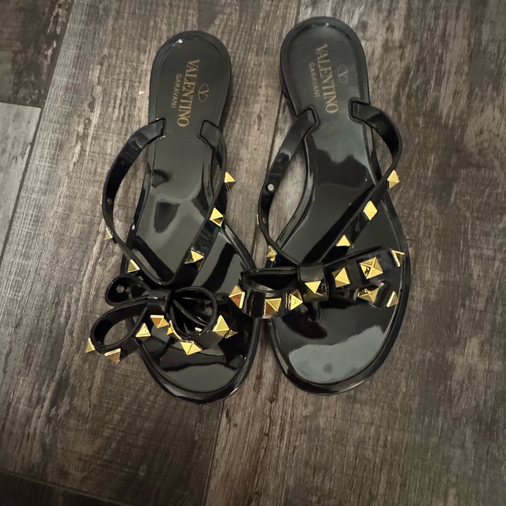 New w/out Tags: Faux Valentino Black Rockstud PVC flat thong sandals.